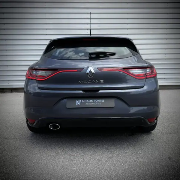 Renault Mégane 2017 - 11500 EUR, 185000 km - AUTO.MOTO.pt - 185000km - foto 15 de 20