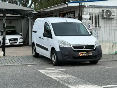 Peugeot Partner 2016 - 10900 EUR, 177432 km - AUTO.MOTO.pt - 177432km - foto 3 de 20