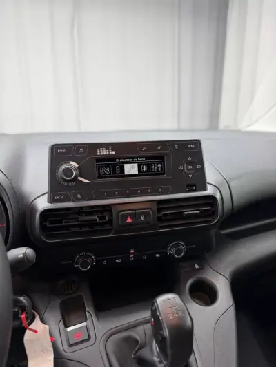 Citroën 2019 - 11000 EUR, 128000 km - AUTO.MOTO.pt - 128000km - foto 13 de 17