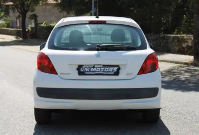 Peugeot 207 2007 - 4750 EUR, 156000 km - AUTO.MOTO.pt - 156000km - foto 8 de 23