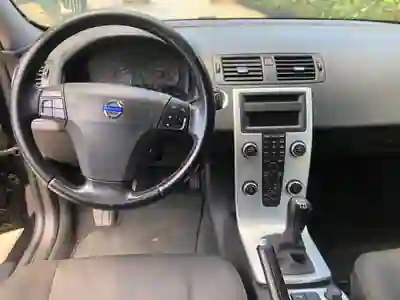 Volvo V50 2011 - 4750 EUR, 311000 km - AUTO.MOTO.pt - 311000km - foto 7 de 10