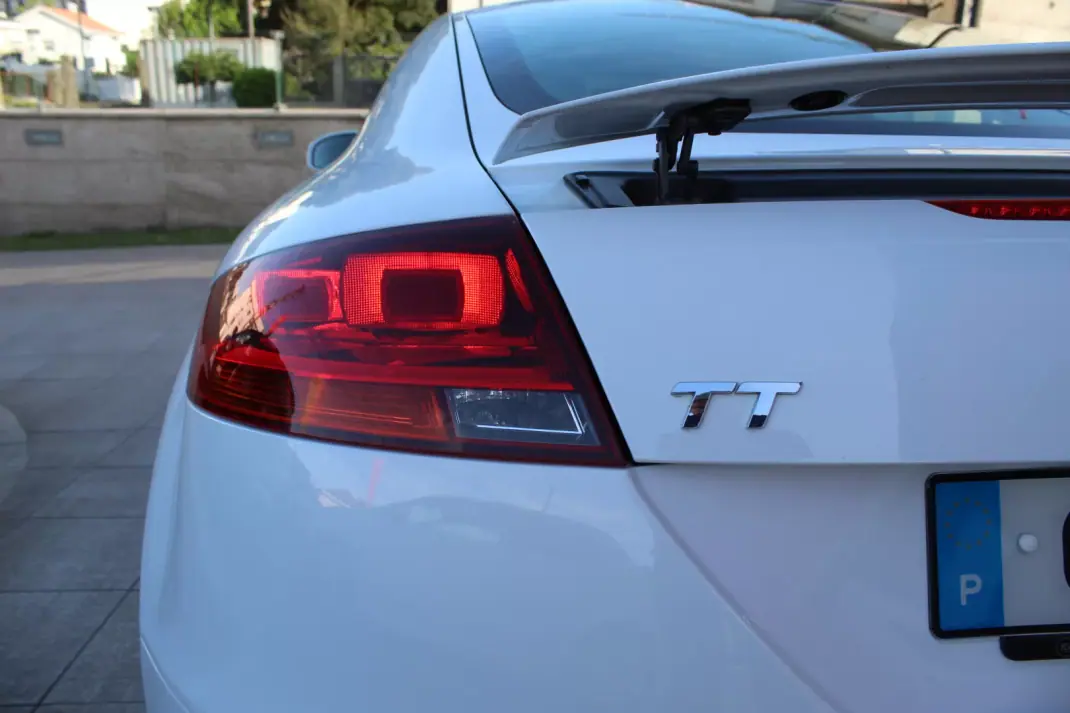 Audi TT Coupé 2014 - 16990 EUR, 211300 km - AUTO.MOTO.pt - 211300km - foto 9 de 22