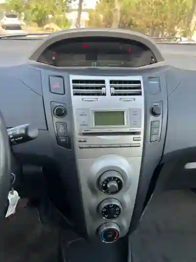 Toyota Yaris 2008 - 4990 EUR, 101600 km - AUTO.MOTO.pt - 101600km - foto 7 de 10