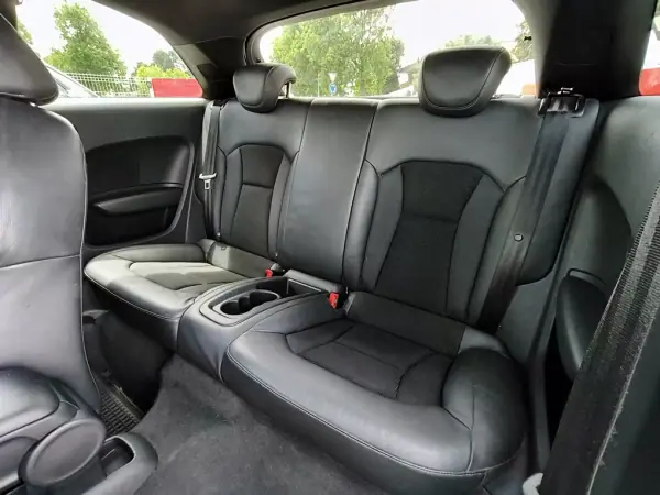 Audi A1 2012 - 11990 EUR, 155000 km - AUTO.MOTO.pt - 155000km - foto 28 de 29