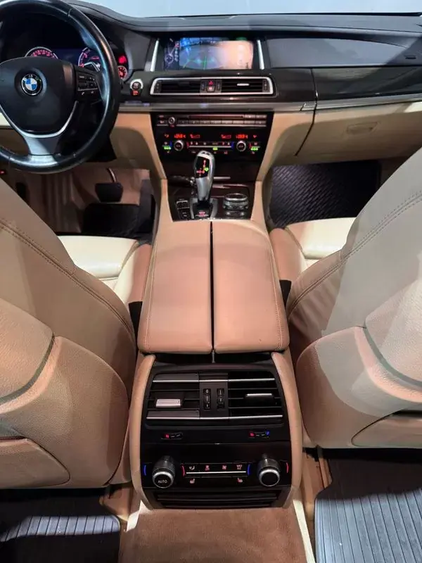 BMW 740 2014 - 21900 EUR, 306500 km - AUTO.MOTO.pt - 306500km - foto 25 de 55
