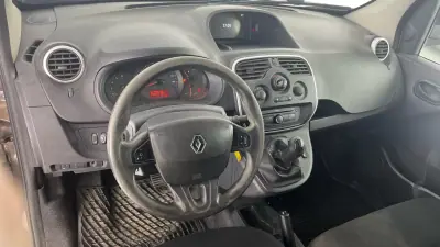 Renault 2015 - 6500 EUR, 317900 km - AUTO.MOTO.pt - 317900km - foto 5 de 10