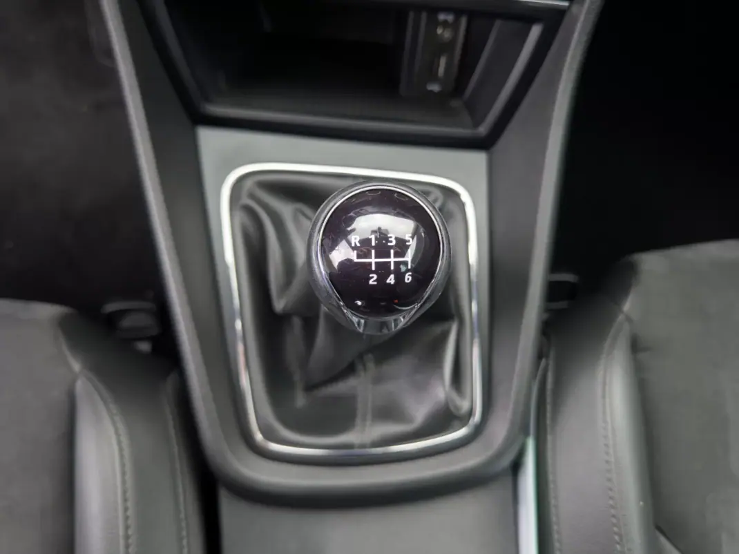 SEAT Leon 2016 - 12990 EUR, 117000 km - AUTO.MOTO.pt - 117000km - foto 16 de 26