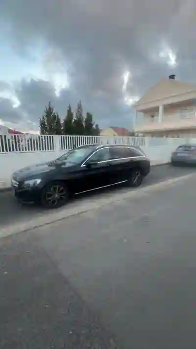 Mercedes-Benz C 220 2016 - 20000 EUR, 193000 km - AUTO.MOTO.pt - 193000km - foto 2 de 8