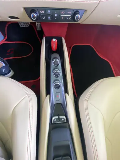 Ferrari F8 Tributo 2022 - 425600 EUR, 4336 km - AUTO.MOTO.pt - 4336km - foto 45 de 54