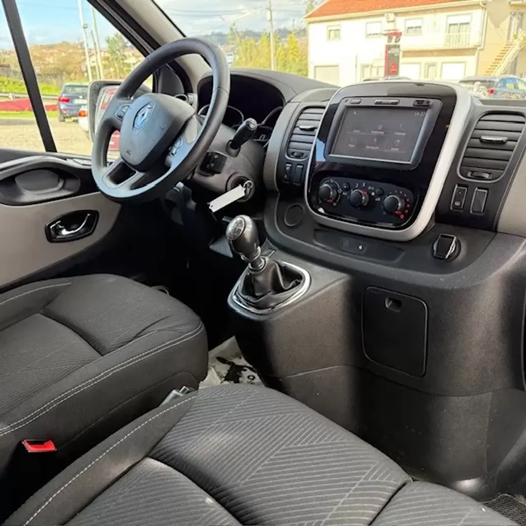 Renault TRAFIC 1.6 DCI GRAND COMFORT 2018 - 13500 EUR, 204000 km - AUTO.MOTO.pt - 204000km - foto 12 de 14