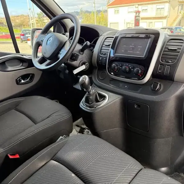 Renault TRAFIC 1.6 DCI GRAND COMFORT 2018 - 11500 EUR, 204000 km - AUTO.MOTO.pt - 204000km - foto 12 de 14