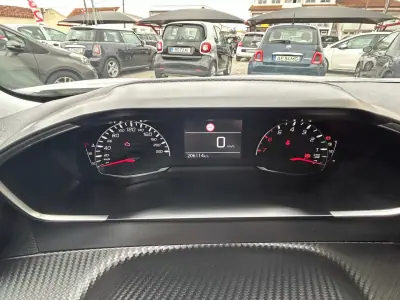 Peugeot 2008 2021 - 15750 EUR, 206114 km - AUTO.MOTO.pt - 206114km - foto 13 de 24