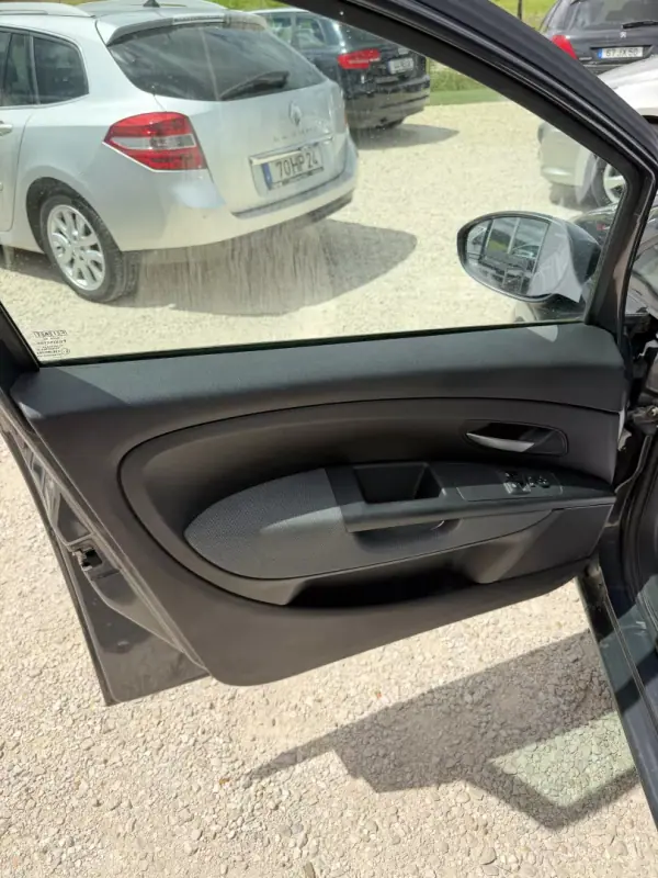 Fiat Grande Punto 2009 - 5870 EUR, 50685 km - AUTO.MOTO.pt - 50685km - foto 12 de 14