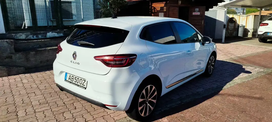 Renault Clio 2020 - 13750 EUR, 126000 km - AUTO.MOTO.pt - 126000km - foto 6 de 12
