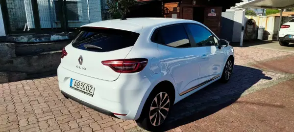 Renault Clio 2020 - 13750 EUR, 126000 km - AUTO.MOTO.pt - 126000km - foto 6 de 12