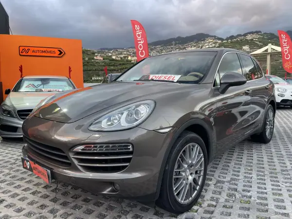 Porsche Cayenne 2011 - 25950 EUR, 237203 km - AUTO.MOTO.pt - 237203km - foto 3 de 12