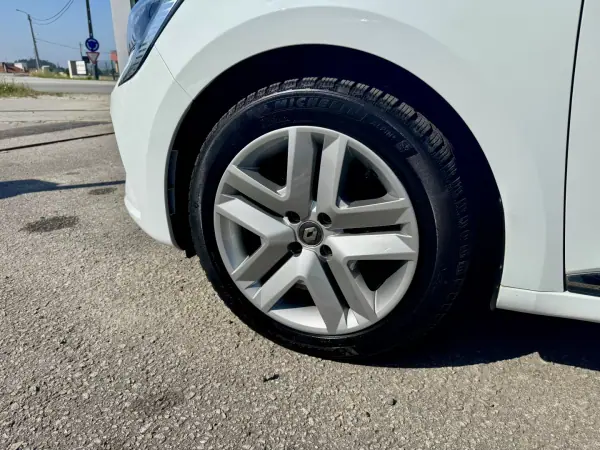 Renault Clio 2021 - 14500 EUR, 109414 km - AUTO.MOTO.pt - 109414km - foto 7 de 26