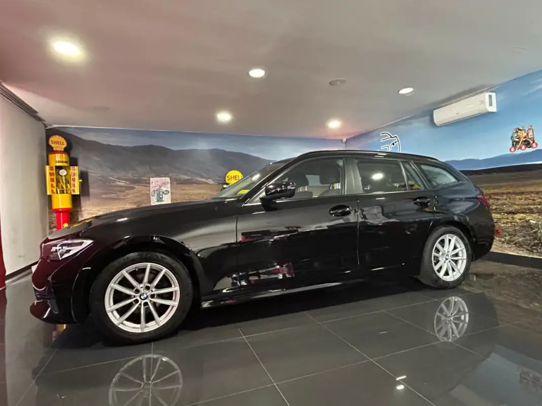 BMW 318 2020 - 23950 EUR, 111517 km - AUTO.MOTO.pt - 111517km - foto 1 de 27