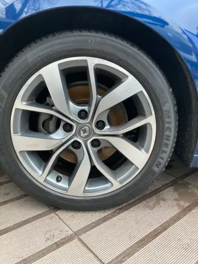 Renault Mégane Sport Tourer 2017 - 13900 EUR, 218321 km - AUTO.MOTO.pt - 218321km - foto 6 de 21