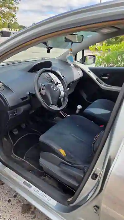 Toyota Yaris 2008 - 5000 EUR, 254000 km - 254000km - foto 6 de 14