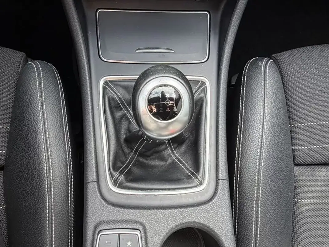 Mercedes-Benz A 180 2016 - 14890 EUR, 204488 km - AUTO.MOTO.pt - 204488km - foto 12 de 15