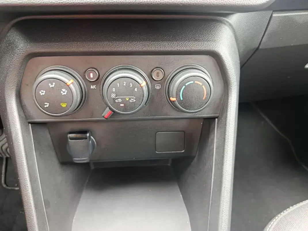 Dacia Sandero 2023 - 14900 EUR, 64868 km - 64868km - foto 20 de 31