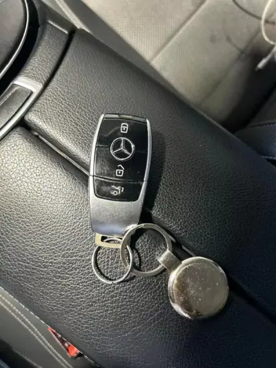 Mercedes-Benz E 200 2021 - 32000 EUR, 160340 km - AUTO.MOTO.pt - 160340km - foto 42 de 49