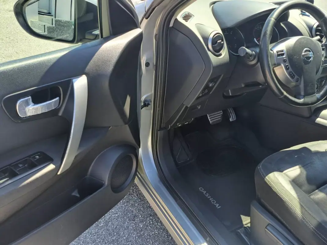Nissan Qashqai 2010 - 7950 EUR, 328682 km - 328682km - foto 16 de 42