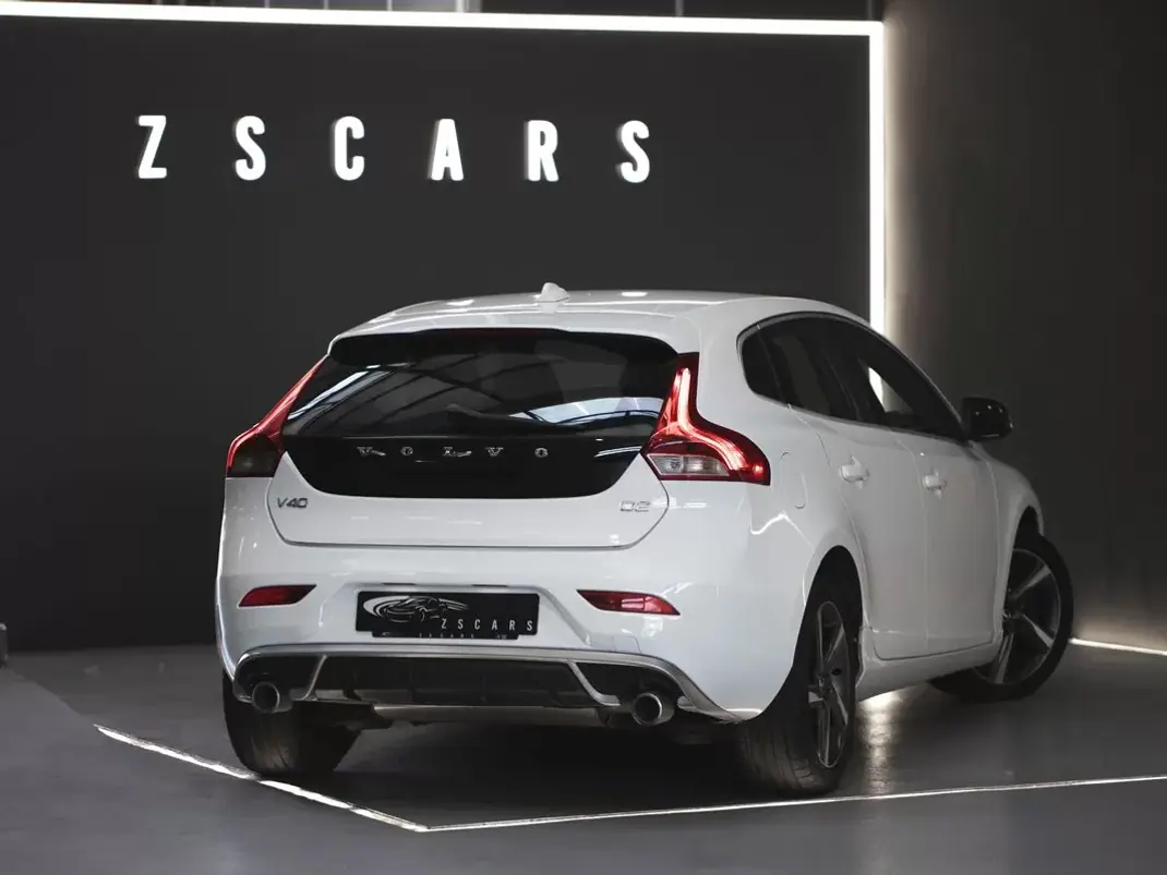 Volvo V40 2015 - 12990 EUR, 117267 km - AUTO.MOTO.pt - 117267km - foto 6 de 17