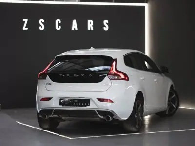 Volvo V40 2015 - 12990 EUR, 117267 km - AUTO.MOTO.pt - 117267km - foto 6 de 17
