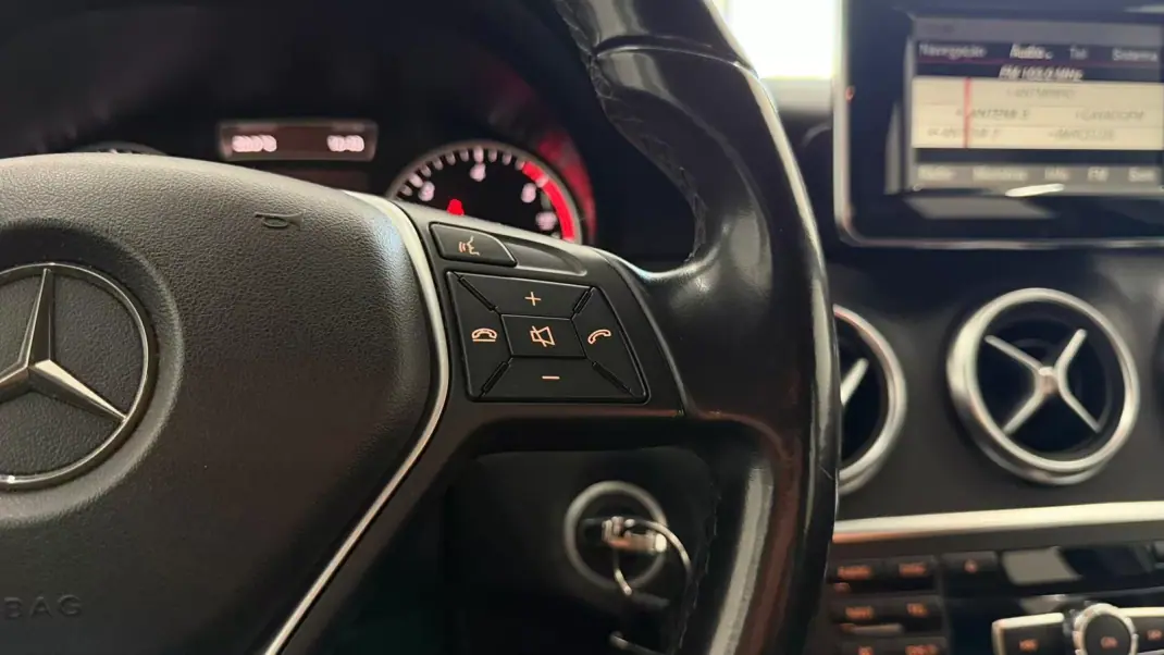 Mercedes-Benz A 180 2014 - 13990 EUR, 259250 km - AUTO.MOTO.pt - 259250km - foto 13 de 29