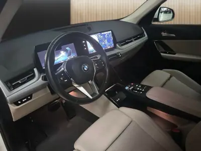 BMW iX1 2025 - 41800 EUR, 19000 km - 19000km - foto 8 de 20