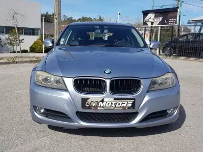 BMW 318 2011 - 10750 EUR, 300000 km - AUTO.MOTO.pt - 300000km - foto 2 de 42