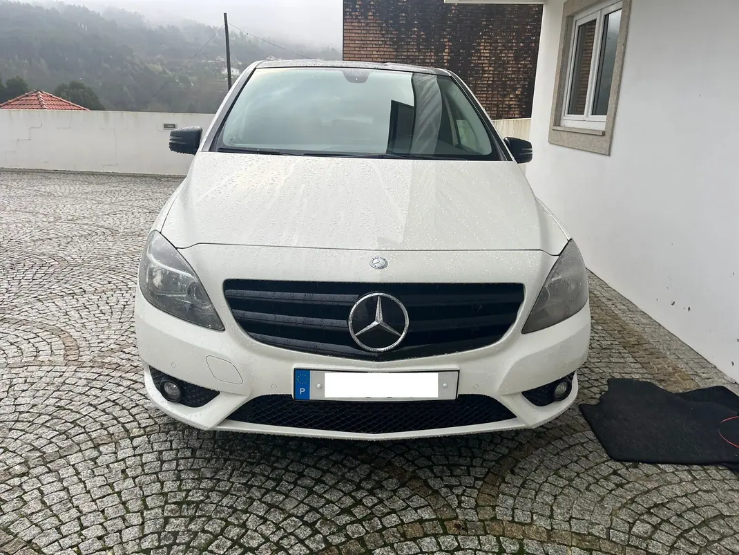 Mercedes-Benz B 180 2013 - 7000 EUR, 411000 km - AUTO.MOTO.pt - 411000km - foto 2 de 10