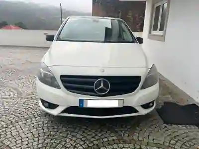 Mercedes-Benz B 180 2013 - 7000 EUR, 411000 km - AUTO.MOTO.pt - 411000km - foto 2 de 10