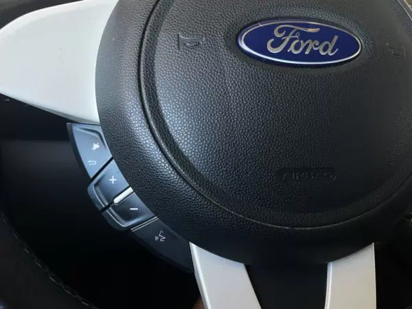 Ford KA 2015 - 7500 EUR, 121750 km - AUTO.MOTO.pt - 121750km - foto 25 de 45