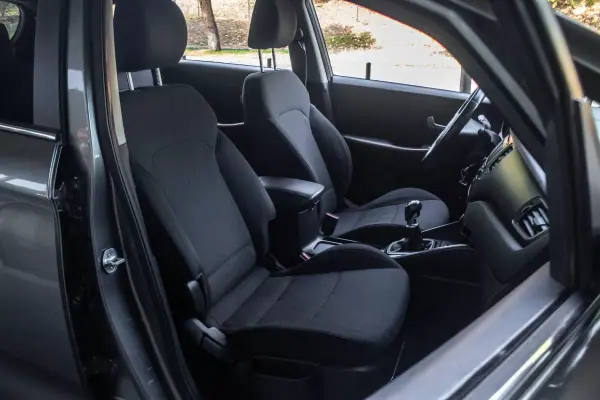 Kia Carens 2015 - 9900 EUR, 221885 km - 221885km - foto 23 de 36
