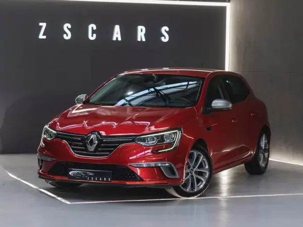 Renault Mégane 2017 - 15750 EUR, 110350 km - AUTO.MOTO.pt - 110350km - foto 4 de 16