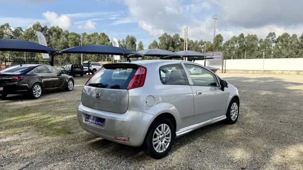 Fiat Punto 2015 - 9000 EUR, 170000 km - AUTO.MOTO.pt - 170000km - foto 8 de 34