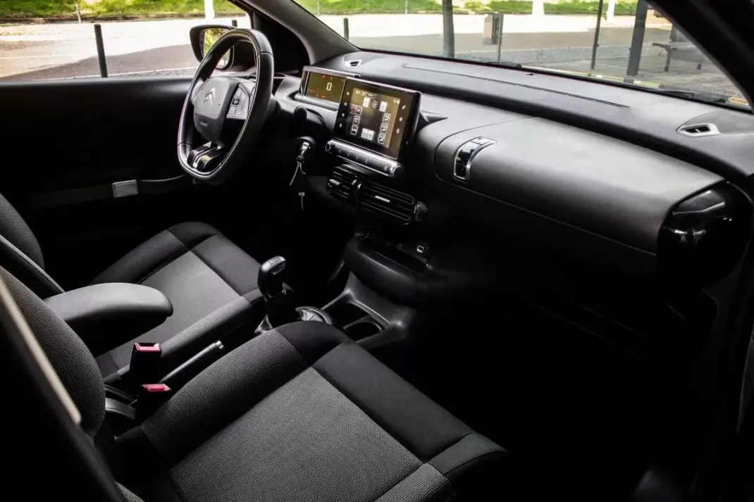 Citroën C4 Cactus 2016 - 10550 EUR, 98640 km - AUTO.MOTO.pt - 98640km - foto 24 de 42