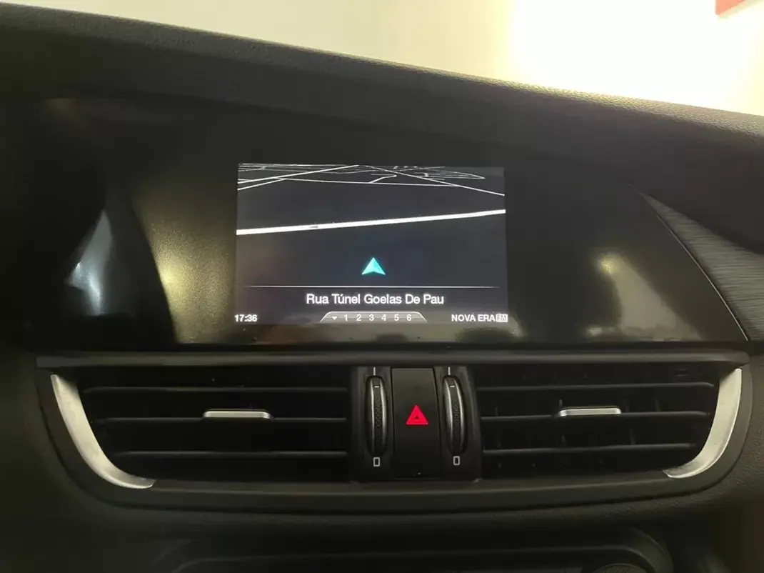 Alfa Romeo Giulia 2016 - 18500 EUR, 153000 km - AUTO.MOTO.pt - 153000km - foto 21 de 35