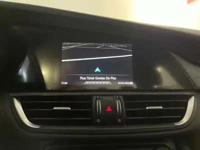 Alfa Romeo Giulia 2016 - 18500 EUR, 153000 km - AUTO.MOTO.pt - 153000km - foto 21 de 35