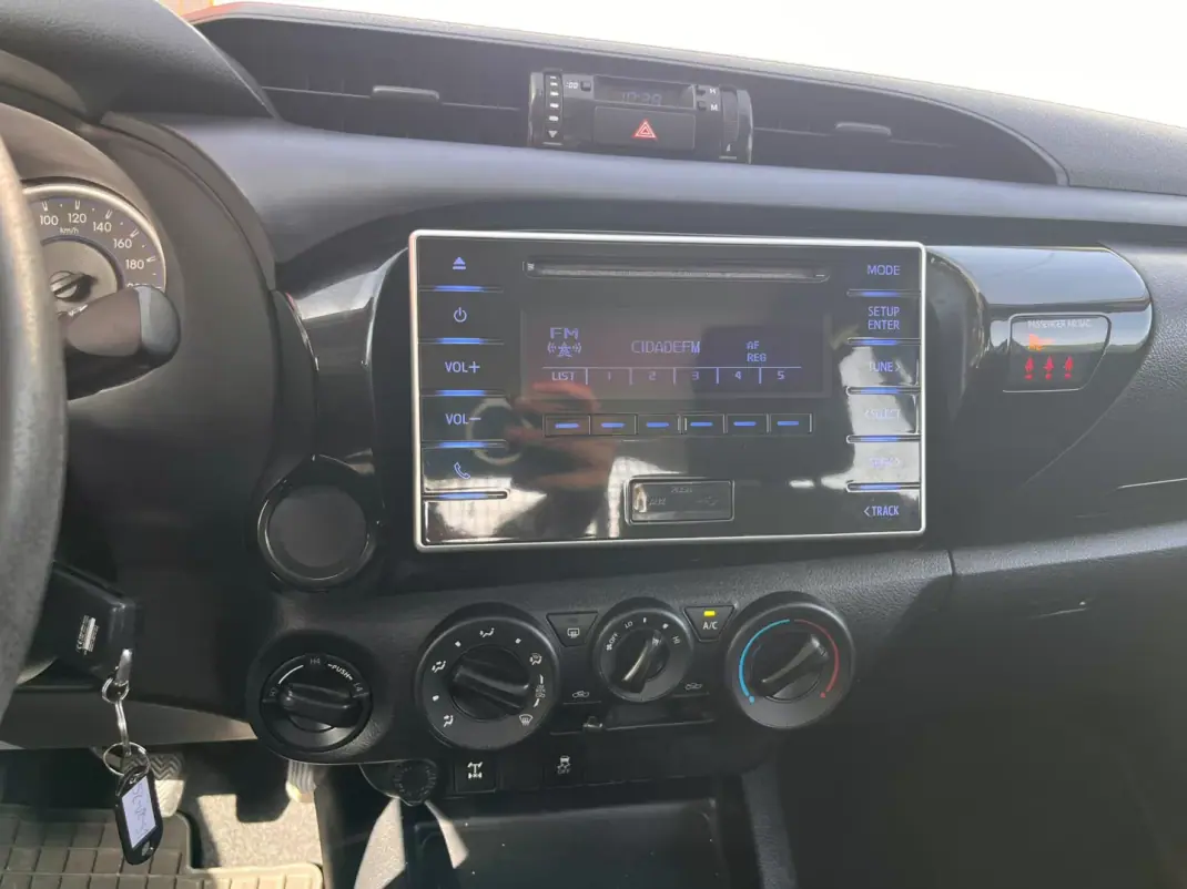 Toyota Hilux 2018 - 28900 EUR, 159021 km - 159021km - foto 9 de 11