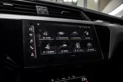 Audi Q8 e-Tron Sportback 2023 - 49900 EUR, 34353 km - AUTO.MOTO.pt - 34353km - foto 42 de 44