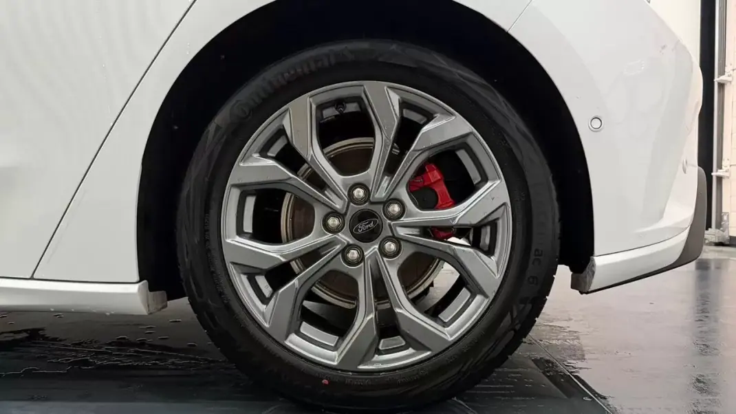 Ford Focus 2025 - 22990 EUR, 11701 km - AUTO.MOTO.pt - 11701km - foto 11 de 35