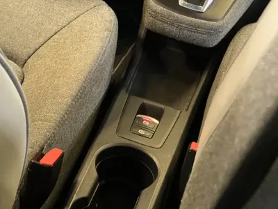Renault Zoe 2020 - 13990 EUR, 145000 km - AUTO.MOTO.pt - 145000km - foto 19 de 52