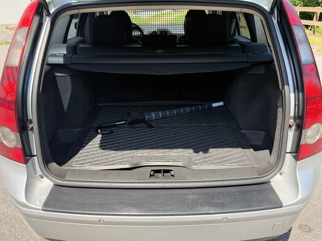 Volvo V50 2007 - 5500 EUR, 326000 km - AUTO.MOTO.pt - 326000km - foto 6 de 13