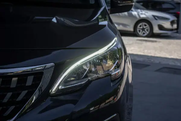 Peugeot 3008 2018 - 18450 EUR, 107895 km - AUTO.MOTO.pt - 107895km - foto 8 de 40