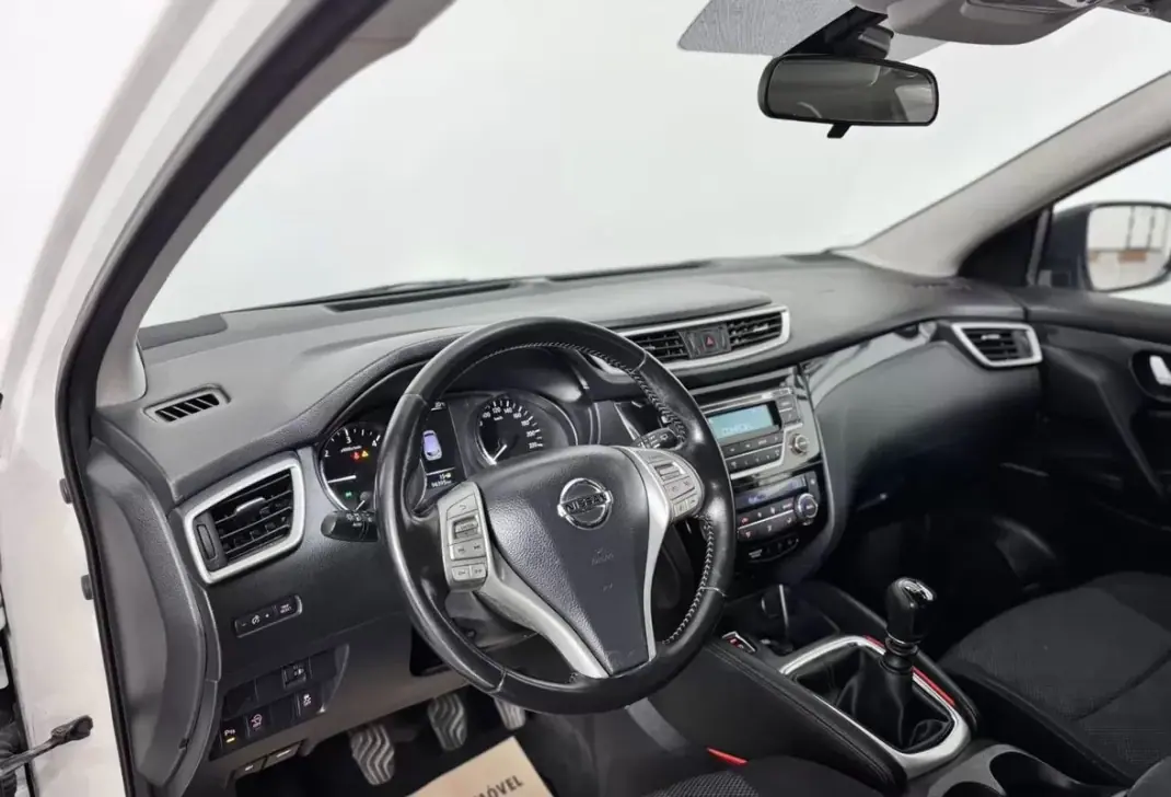 Nissan Qashqai 2015 - 13750 EUR, 96000 km - 96000km - foto 18 de 45