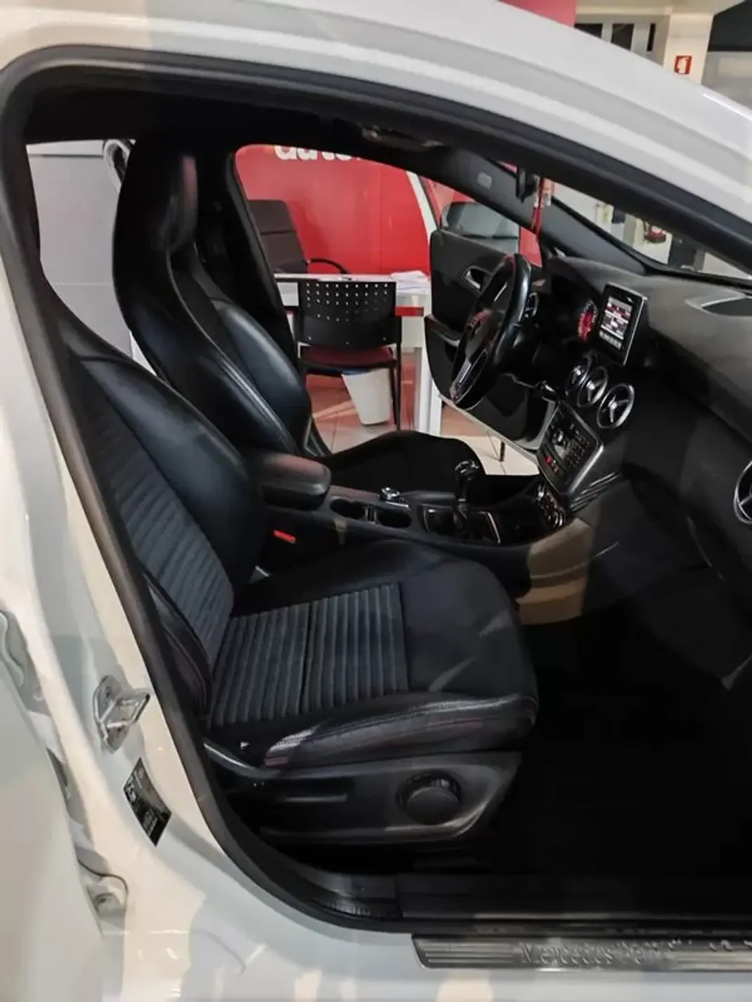 Mercedes-Benz A 180 2013 - 17650 EUR, 96800 km - AUTO.MOTO.pt - 96800km - foto 14 de 31